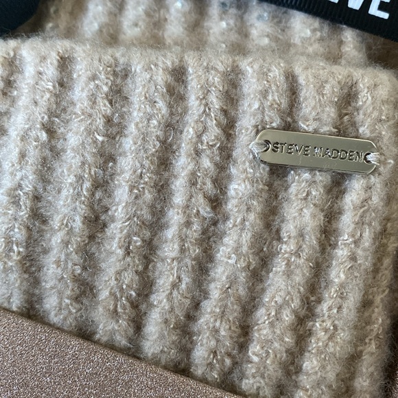 Steve Madden Beanie And Scarf Set - Picture 2 of 3